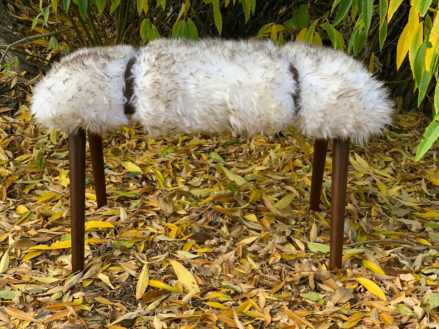 UNLAX~Luxury Sheepskin Bench